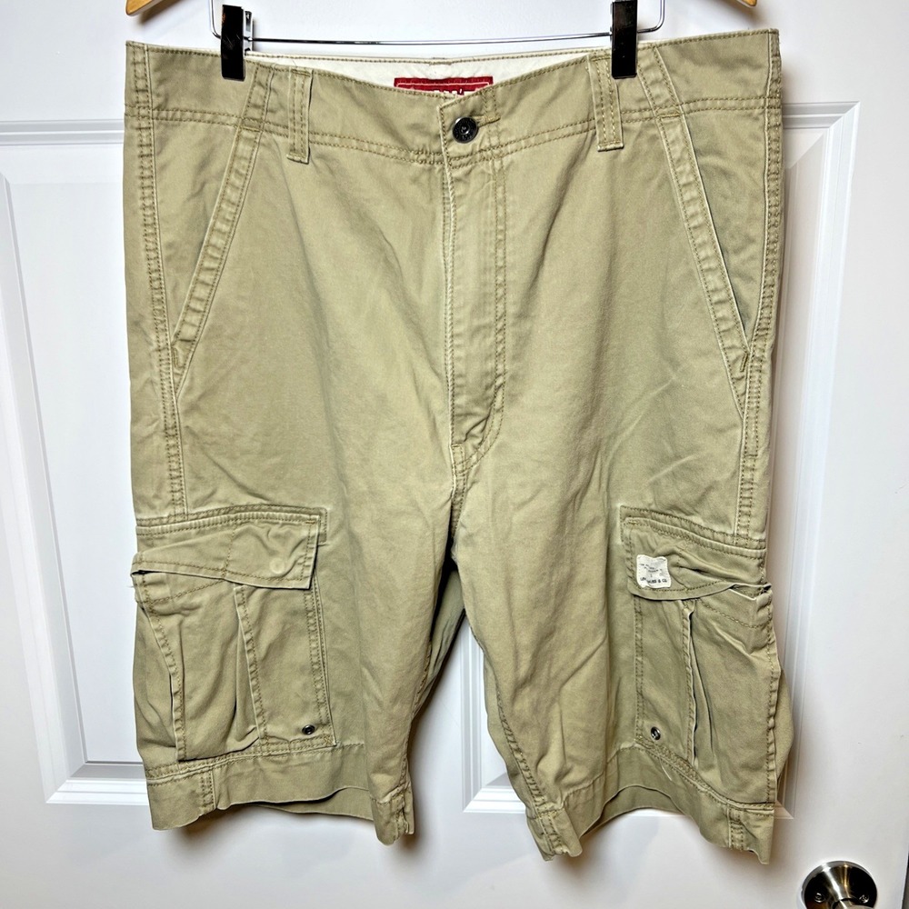 Levi's Cargo Khaki Short  Size 36 Utility Pockets Outdoor Workwear Hiking Travel